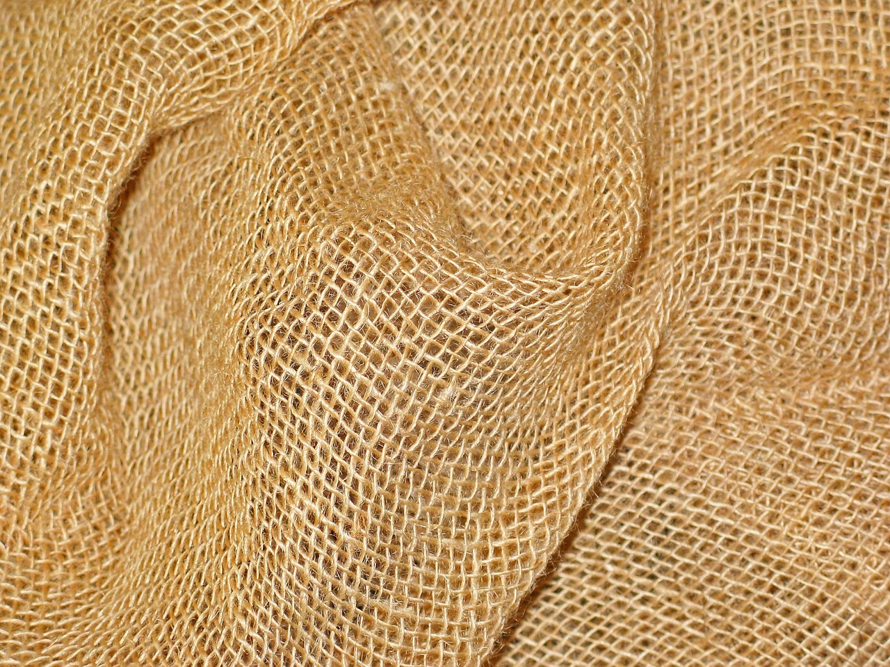 Jute vloerkleed in rustieke woonkamer.
