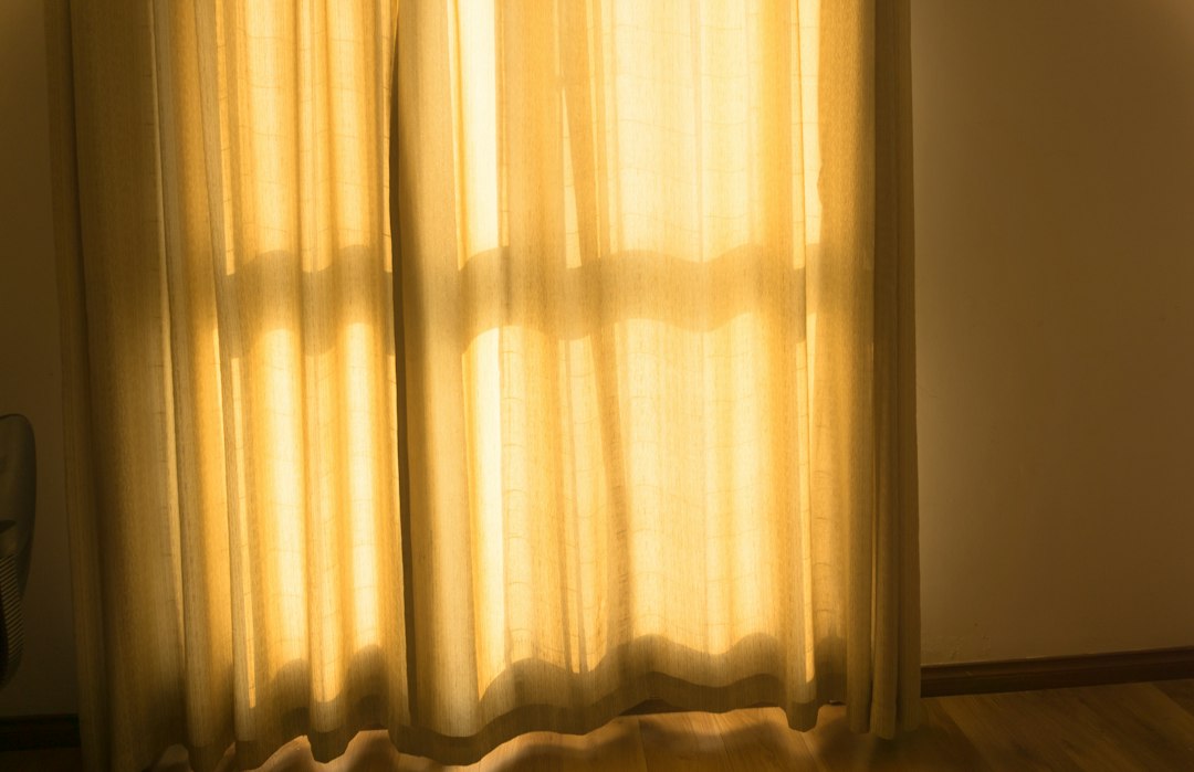 Losse gordijnen in stijlvolle hotelkamer. Losse gordijnen in stijlvolle hotelkamer.